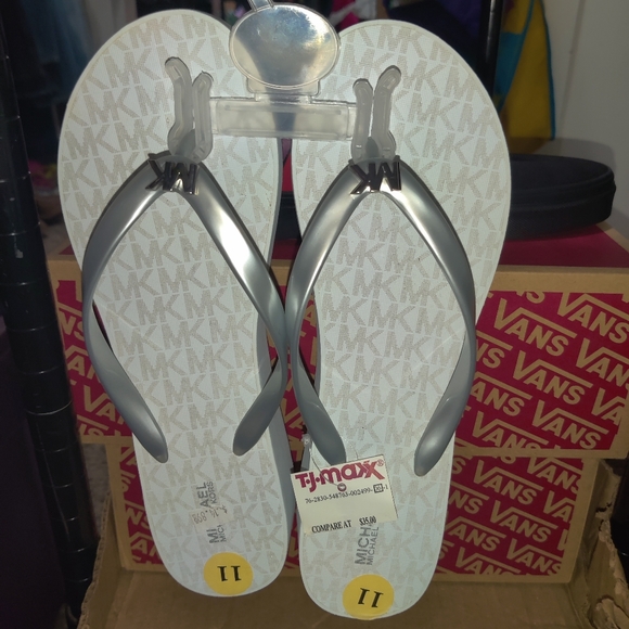 Michael Kors Flip flops